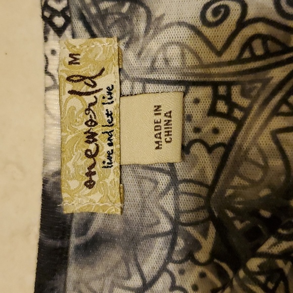 ONE WORLD Printed Knit 3/4 Sleeve Embellished Asymmetrical Tunic White/Black. M - Picture 13 of 15